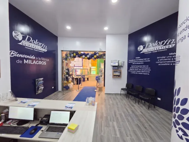 Fachada de Dolorfin Oceanía en Venustiano Carranza, CDMX Oriente